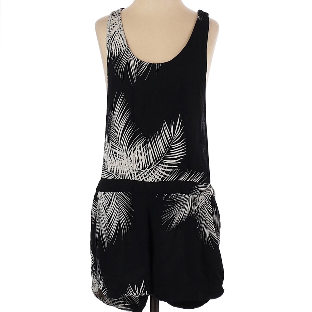 Beautiful O’Neill Black & White Romper in Size Small